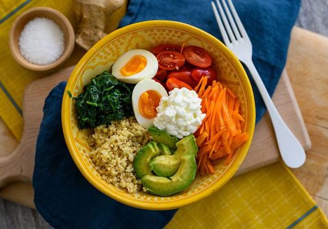 BUDDHA BOWL ΜΕ ΠΛΙΓΟΥΡΙ, ΛΑΧΑΝΙΚΑ & COTTAGE CHEESE